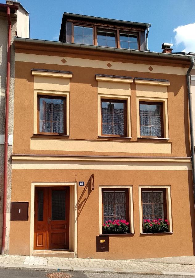 Kukacci Hnizdo Benesov nad Ploucnici